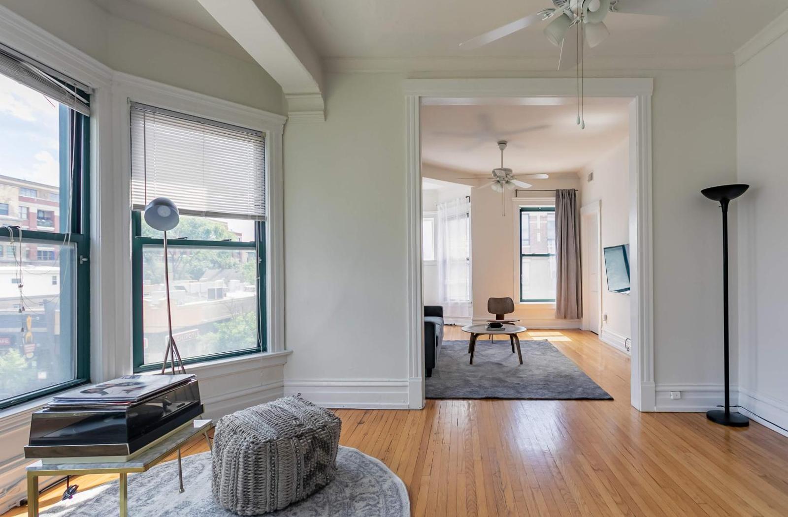 Near Wrigley & Boystown, Bright Spacious by Zencity Main image 1
